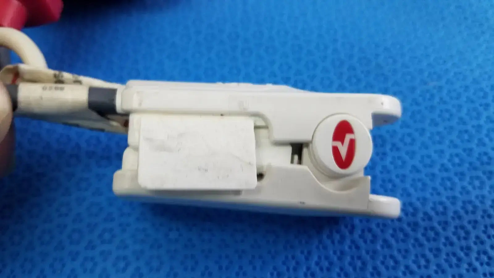 MASIMO Rad-5v Handheld Pulse Oximeter w/ Protective Boot & SpO2 Finger Sensor Pulse Oximeter, second-hand product photo 13