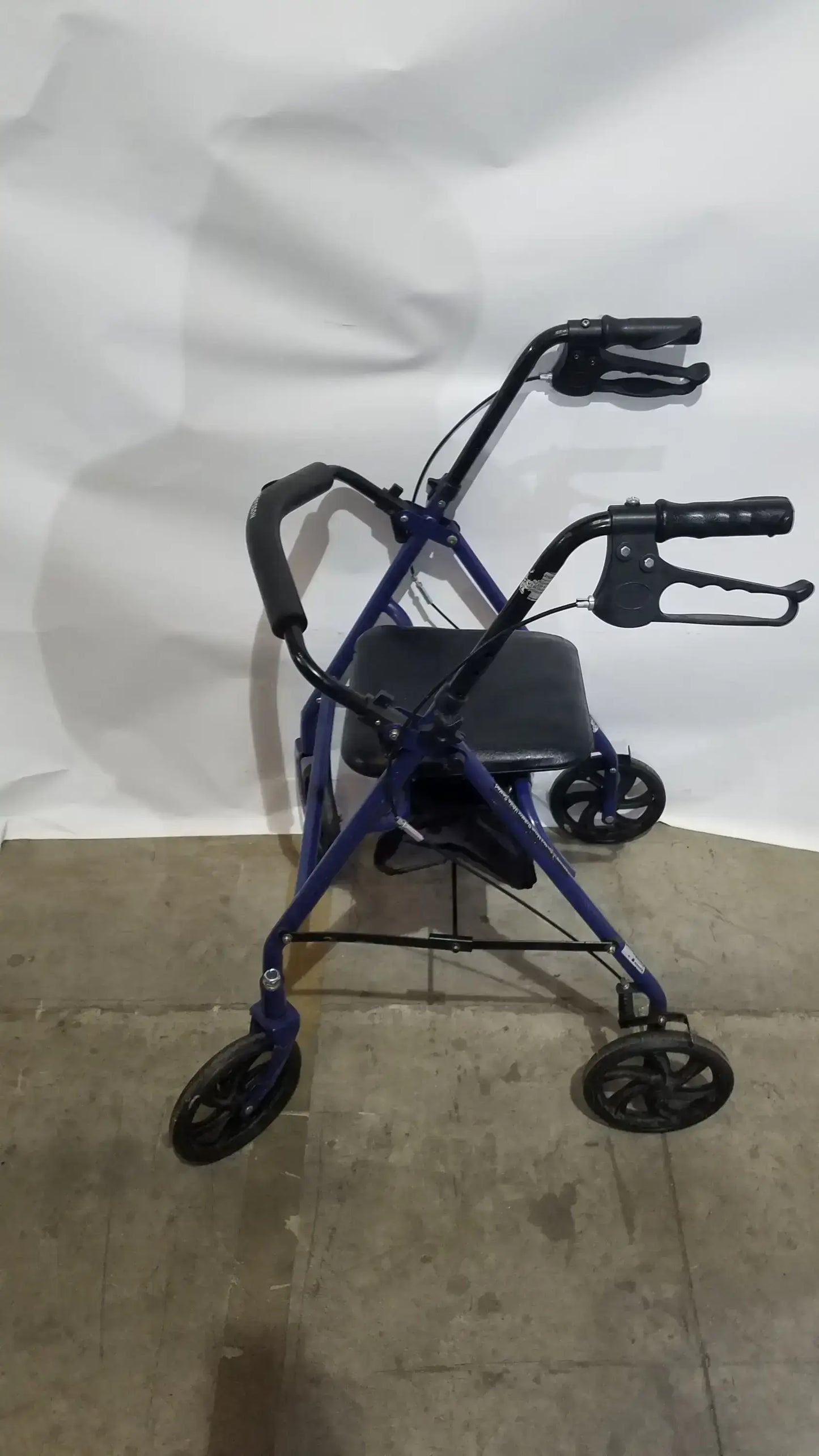Reuse Medical Equipment McKesson Bariatric Rollator, Heavy Duty Aluminum Folding Walker Loop-Lock Hand Brakes, second-hand product photo 13