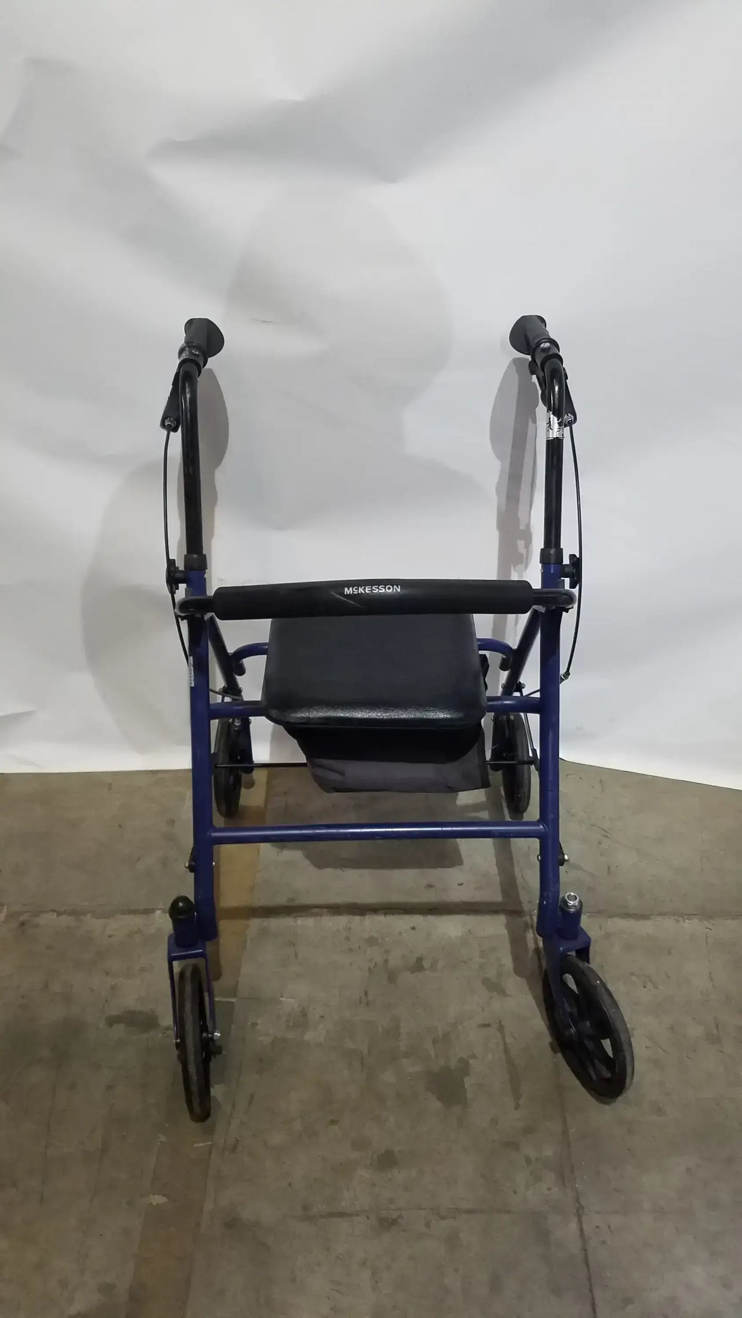 Reuse Medical Equipment McKesson Bariatric Rollator, Heavy Duty Aluminum Folding Walker Loop-Lock Hand Brakes, second-hand product photo 16