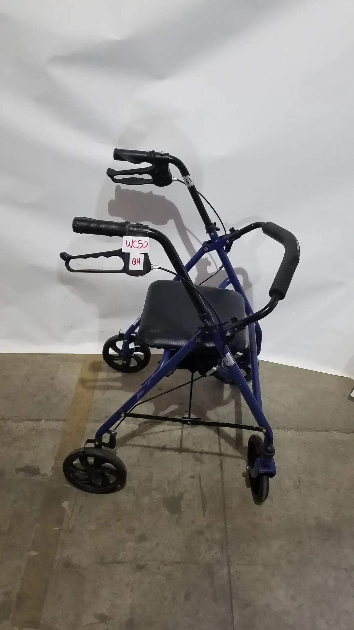 Reuse Medical Equipment McKesson Bariatric Rollator, Heavy Duty Aluminum Folding Walker Loop-Lock Hand Brakes, second-hand product photo 4