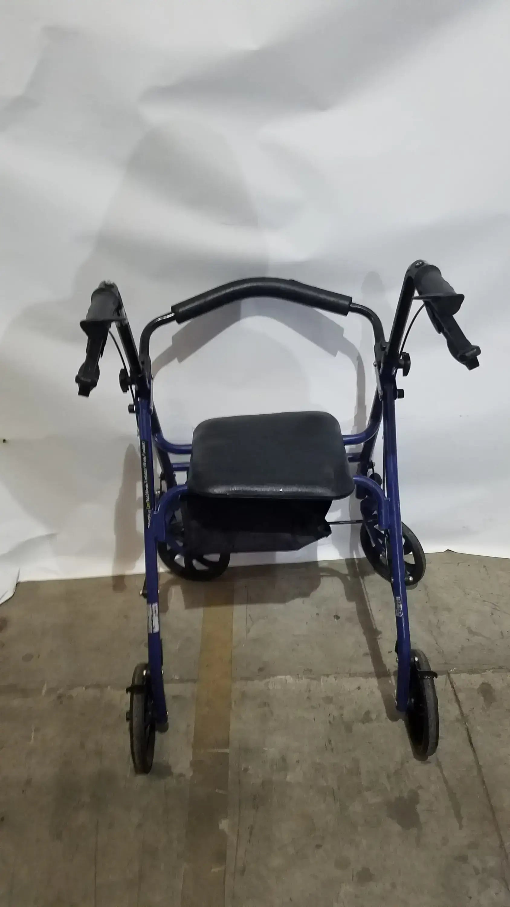 Reuse Medical Equipment McKesson Bariatric Rollator, Heavy Duty Aluminum Folding Walker Loop-Lock Hand Brakes, second-hand product photo 5