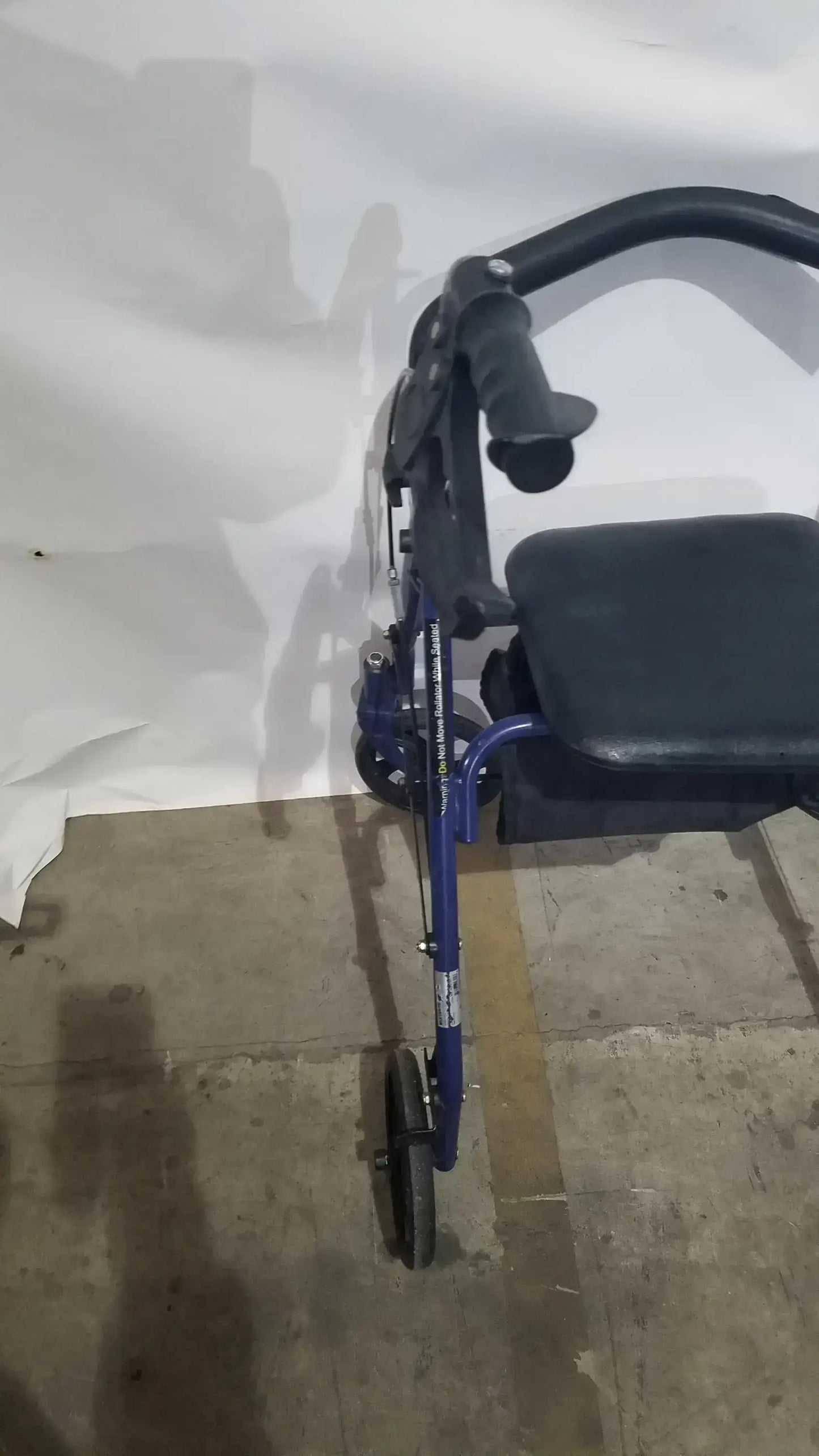Reuse Medical Equipment McKesson Bariatric Rollator, Heavy Duty Aluminum Folding Walker Loop-Lock Hand Brakes, second-hand product photo 7