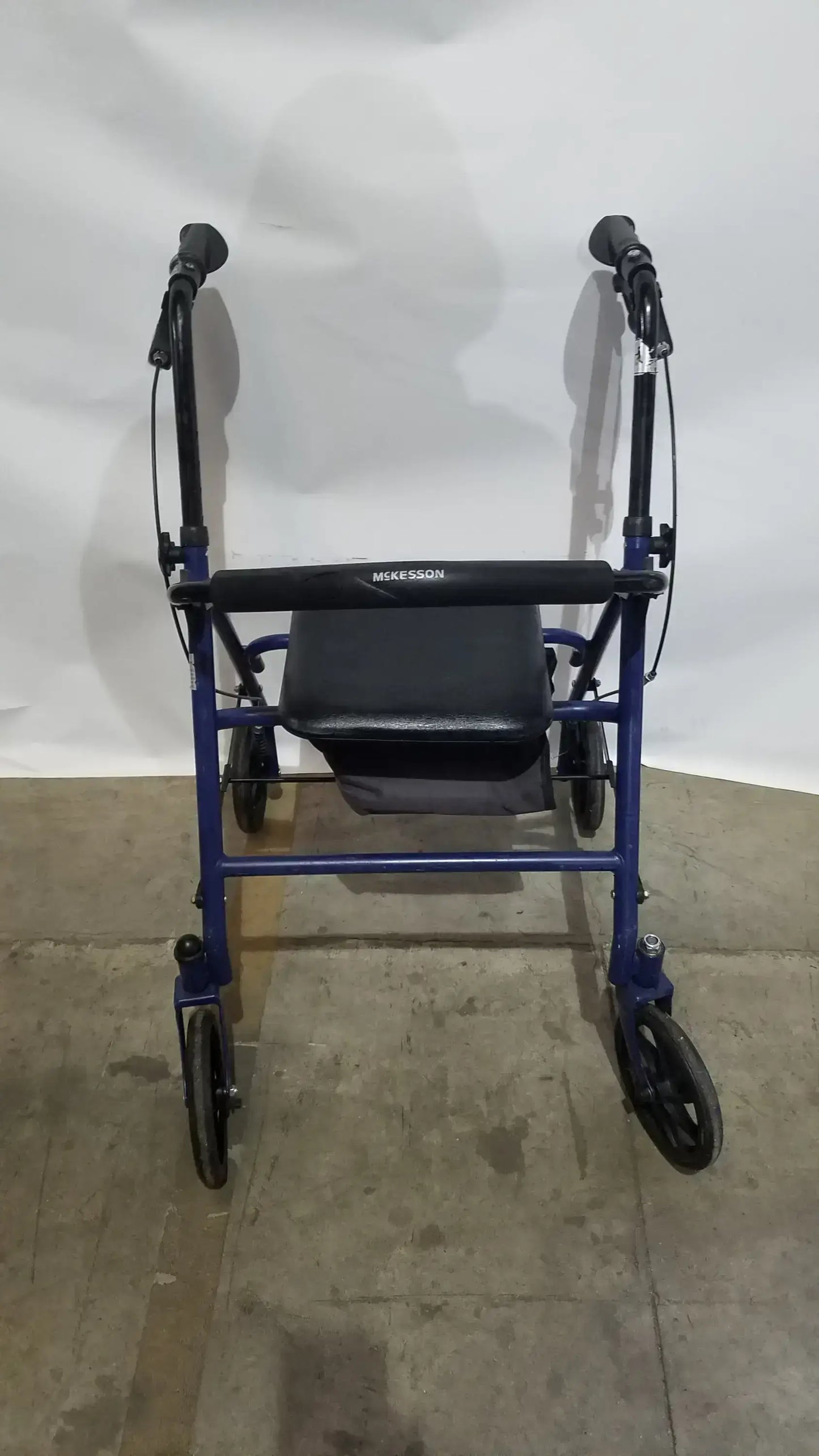 Reuse Medical Equipment McKesson Bariatric Rollator, Heavy Duty Aluminum Folding Walker Loop-Lock Hand Brakes, second-hand product photo 14