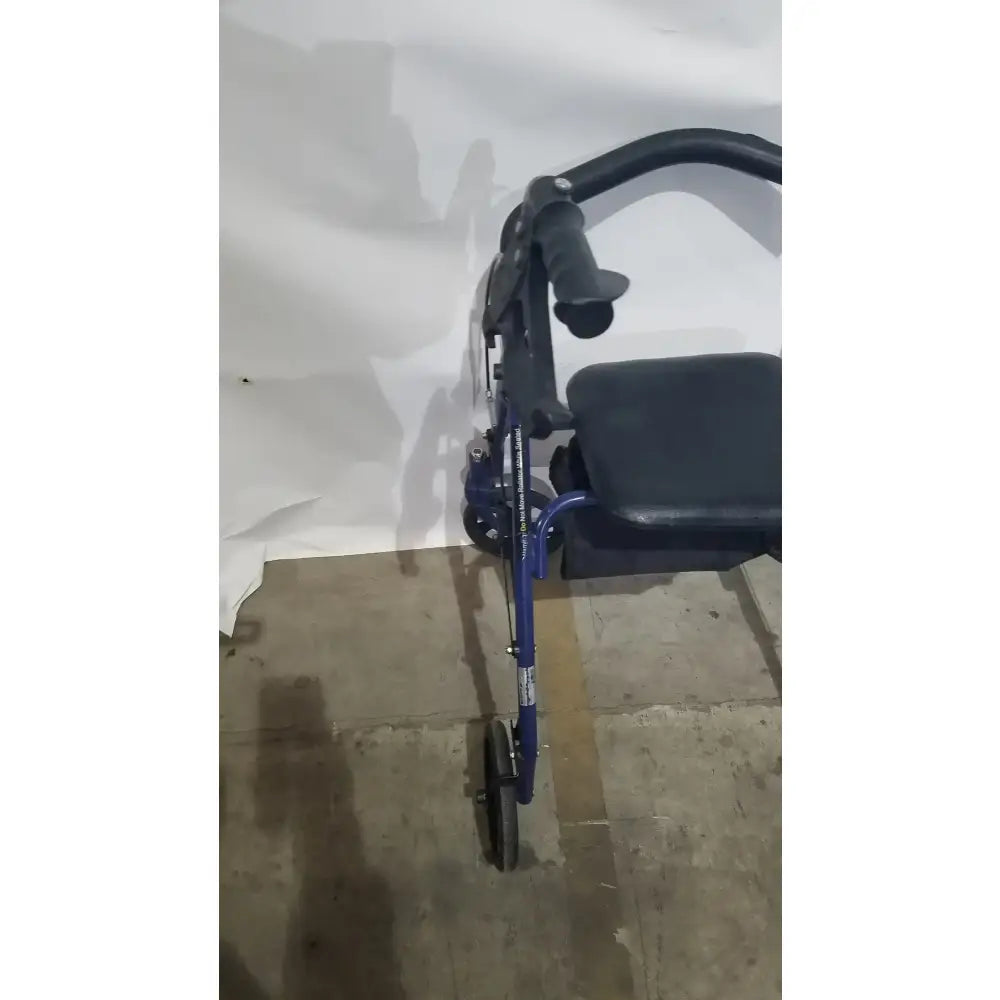 Reuse Medical Equipment McKesson Bariatric Rollator, Heavy Duty Aluminum Folding Walker Loop-Lock Hand Brakes, second-hand product photo 7