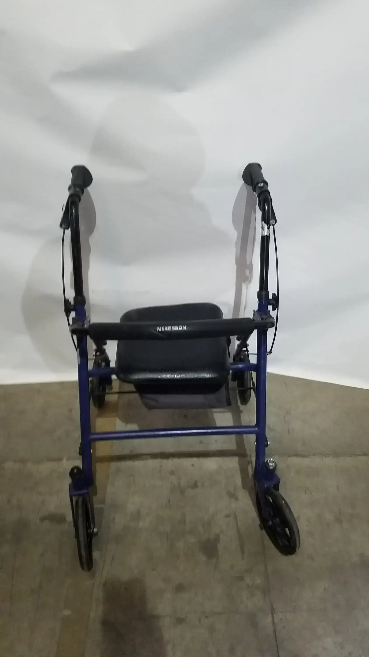 Reuse Medical Equipment McKesson Bariatric Rollator, Heavy Duty Aluminum Folding Walker Loop-Lock Hand Brakes, second-hand product photo 15