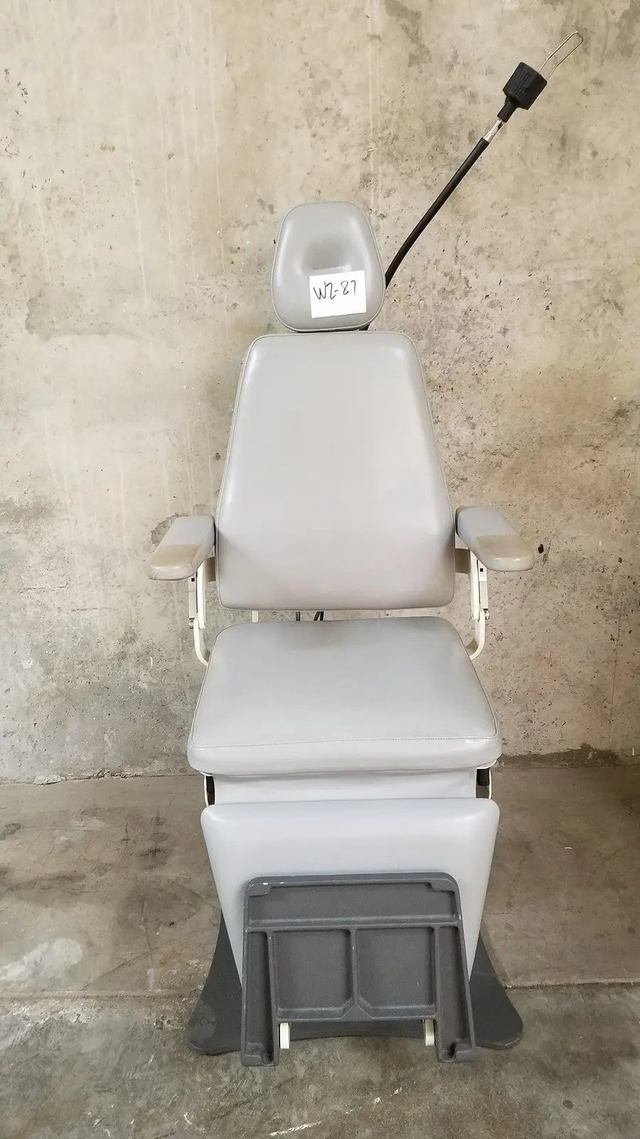 Reuse Medical Medical Technology Industries Power Lift Exam Chair Examination & Operation Tables, as-is (for parts) product photo 1