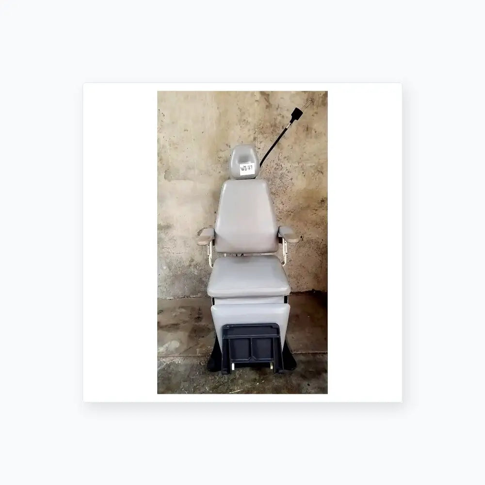 Reuse Medical Medical Technology Industries Power Lift Exam Chair Examination & Operation Tables, as-is (for parts) product photo 1