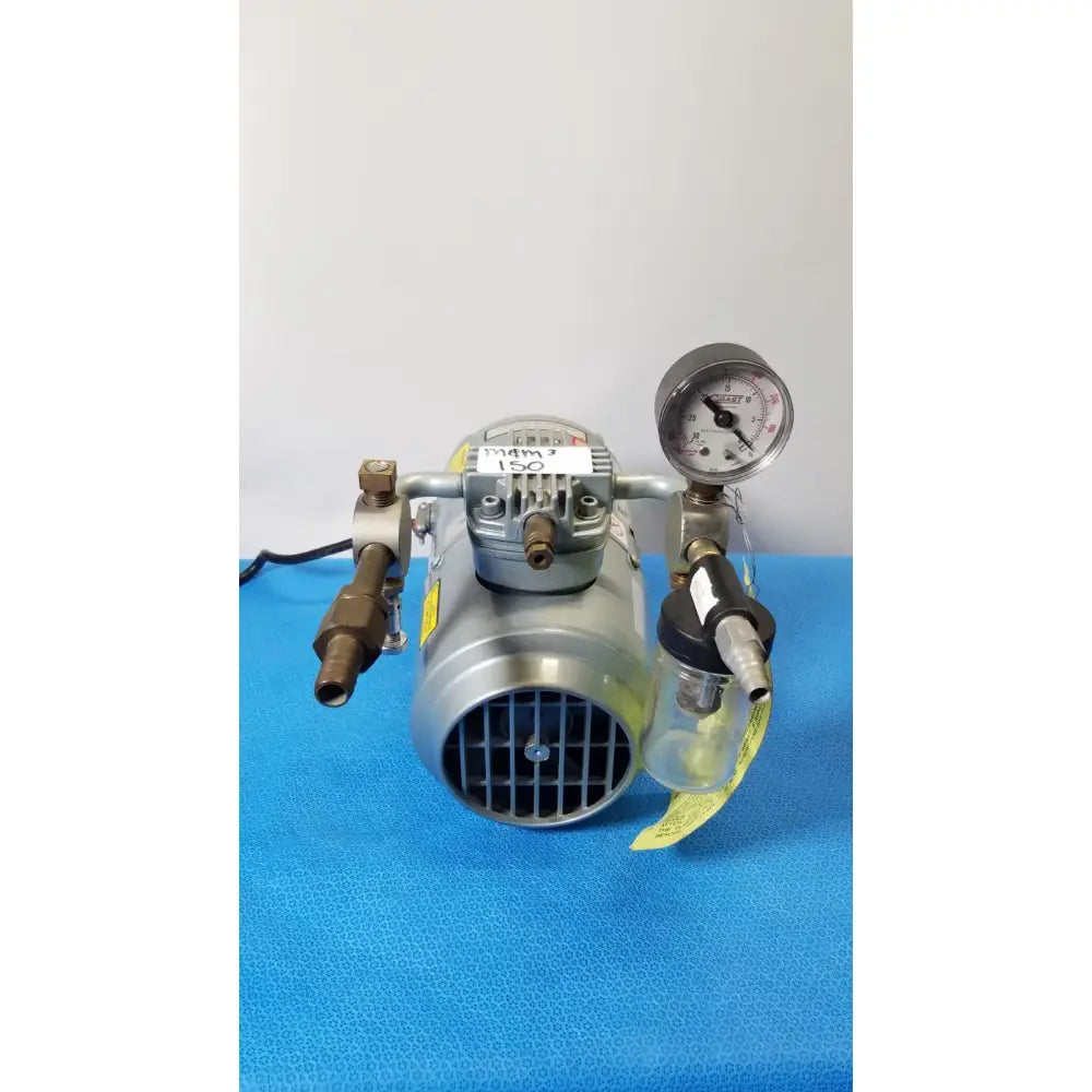 Reuse Medical Medical Vacuum Pump with Pressure Gauge and Moisture Trap Medical & Lab Pumps, second-hand product photo 1