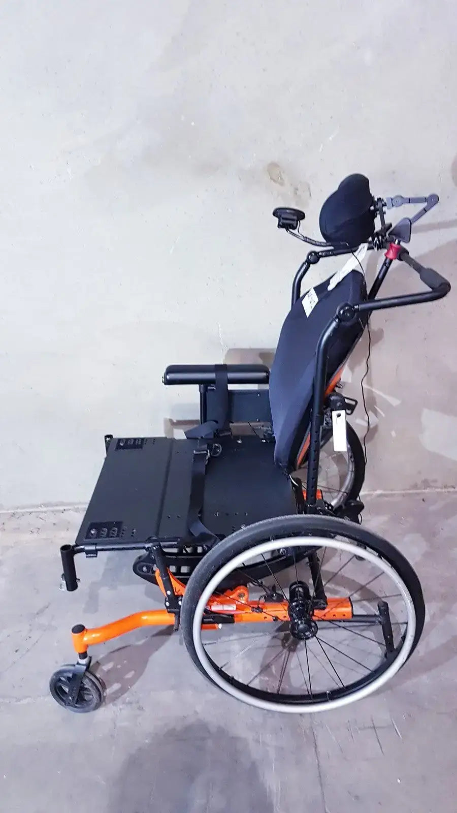 Unknown Medical Wheelchair AXPB2218, Weight Capacity 300 Lbs. All shown in Pictures Wheelchair, second-hand product photo 6