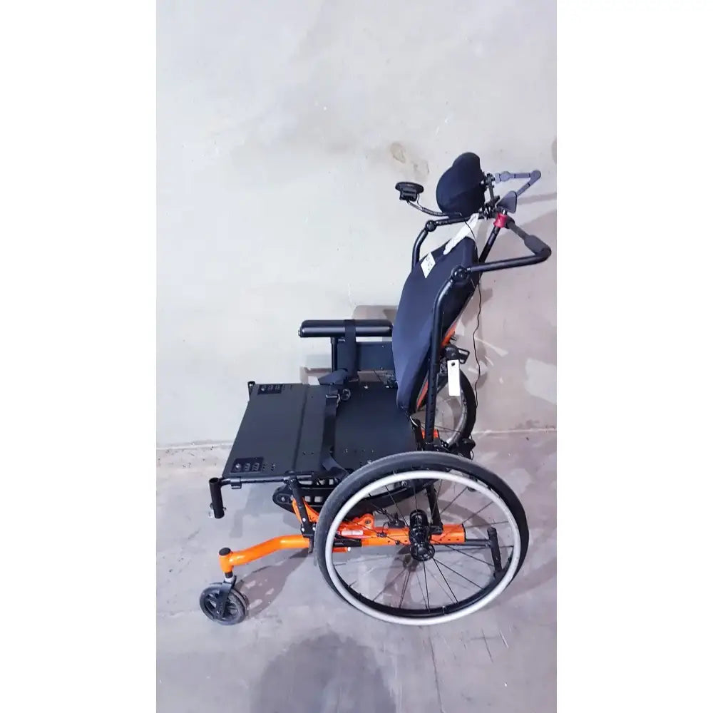 Unknown Medical Wheelchair AXPB2218, Weight Capacity 300 Lbs. All shown in Pictures Wheelchair, second-hand product photo 6