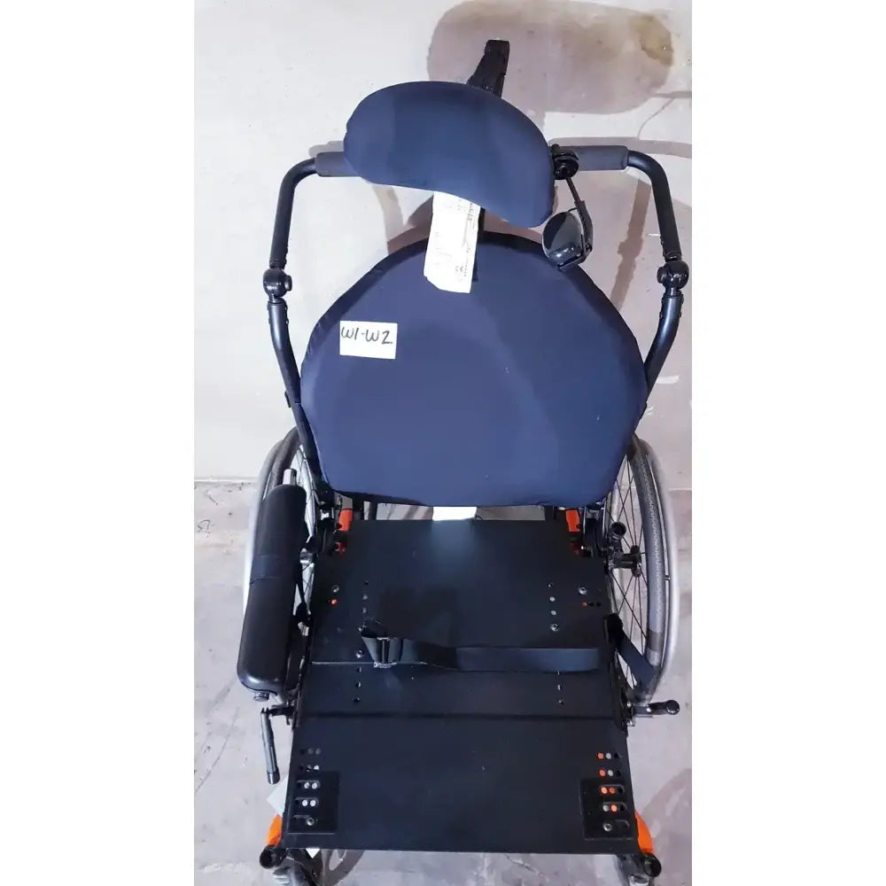 Unknown Medical Wheelchair AXPB2218, Weight Capacity 300 Lbs. All shown in Pictures Wheelchair, second-hand product photo 4