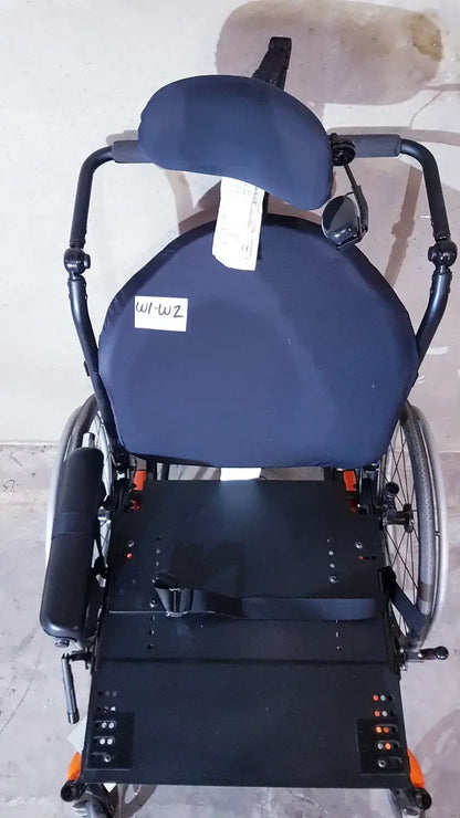 Unknown Medical Wheelchair AXPB2218, Weight Capacity 300 Lbs. All shown in Pictures Wheelchair, second-hand product photo 4