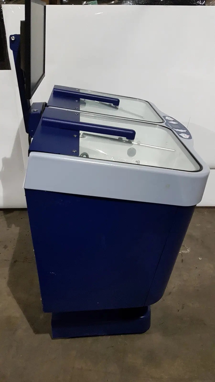Blue and white Medivators Advantage Plus endoscope reprocessor with transparent lid and dual compartments for cleaning