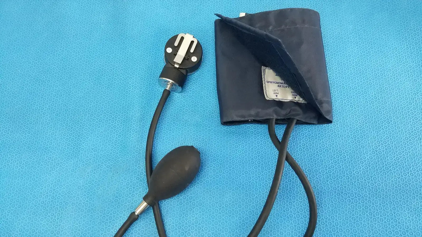 Medline Aneroid Sphygmomanometer Blood Pressure Cuff Monitor Kit Gauge Aneroid Sphygmomanometer, second-hand product photo 2