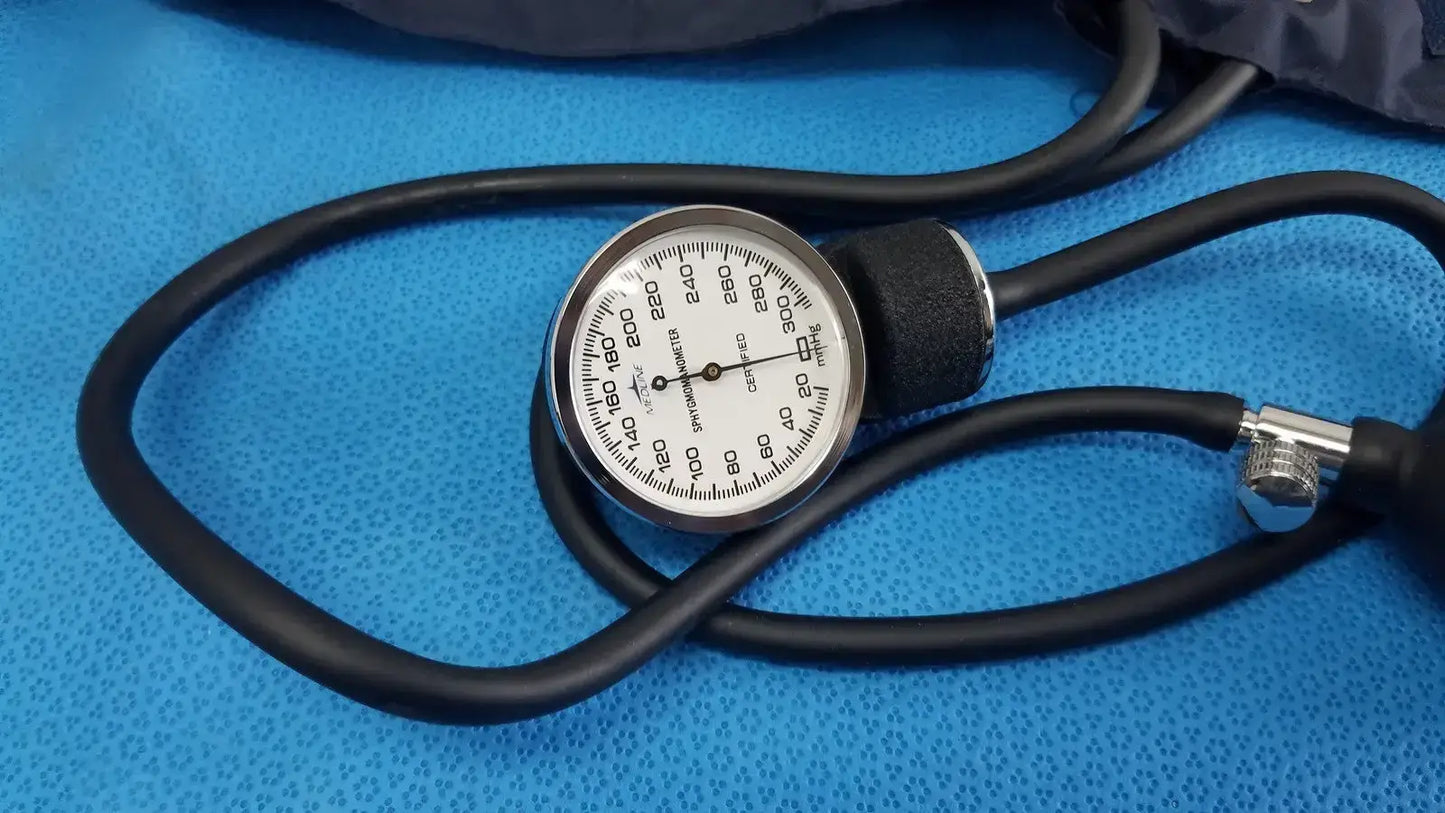 Medline Aneroid Sphygmomanometer Manual Blood Pressure Cuff Monitor Kit w/ Case Aneroid Sphygmomanometer, second-hand product photo 6