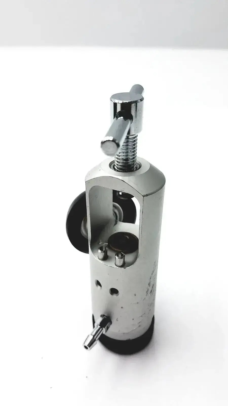Mediline Medline Brass-Sleeved 50 PSI O2 Regulator Oxygen Regulator, second-hand product photo 4