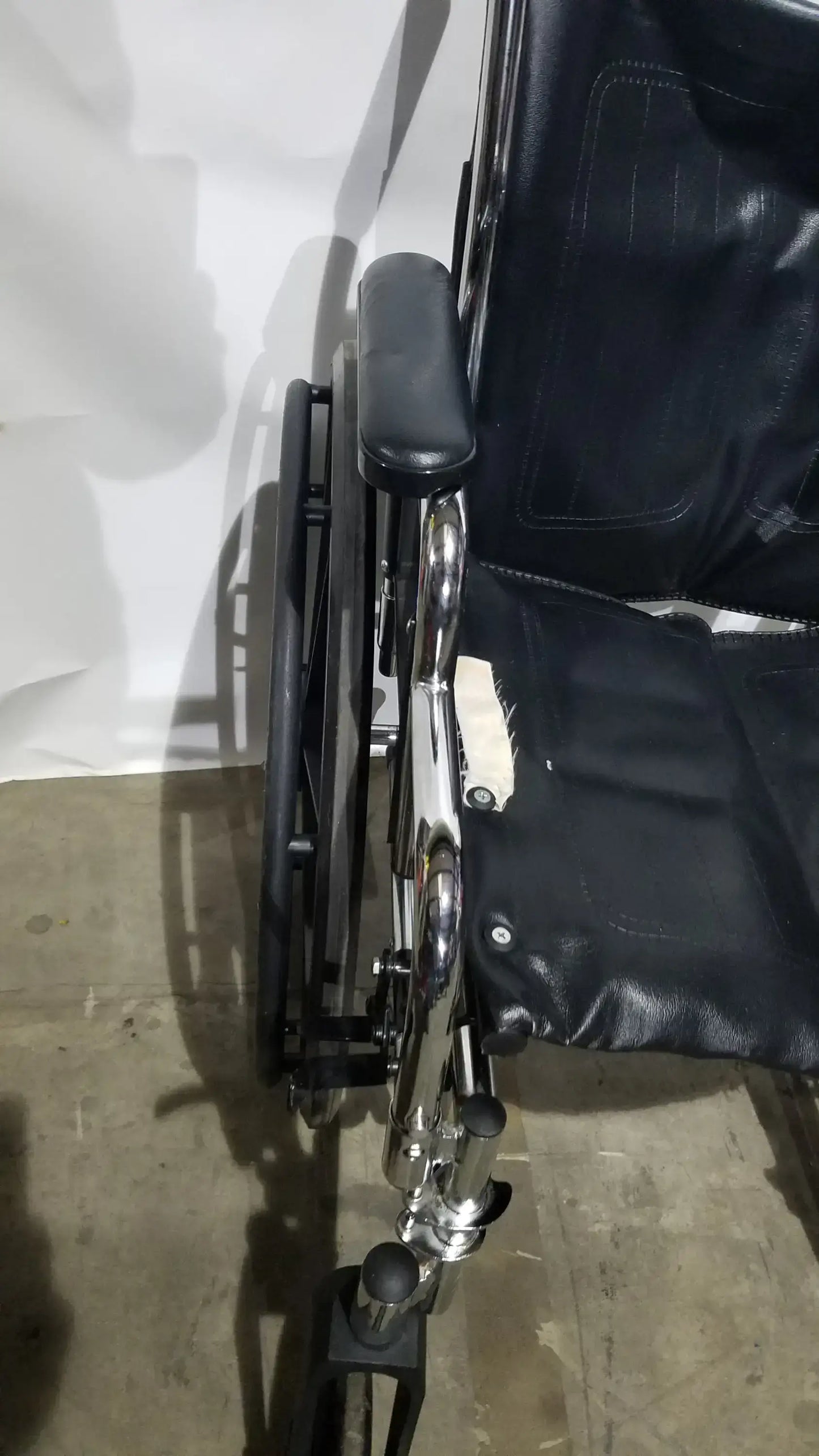 Reuse Medical Equipment Medline Excel Series Manual Wheelchair with Durable Steel Frame Wheelchairs, second-hand product photo 11