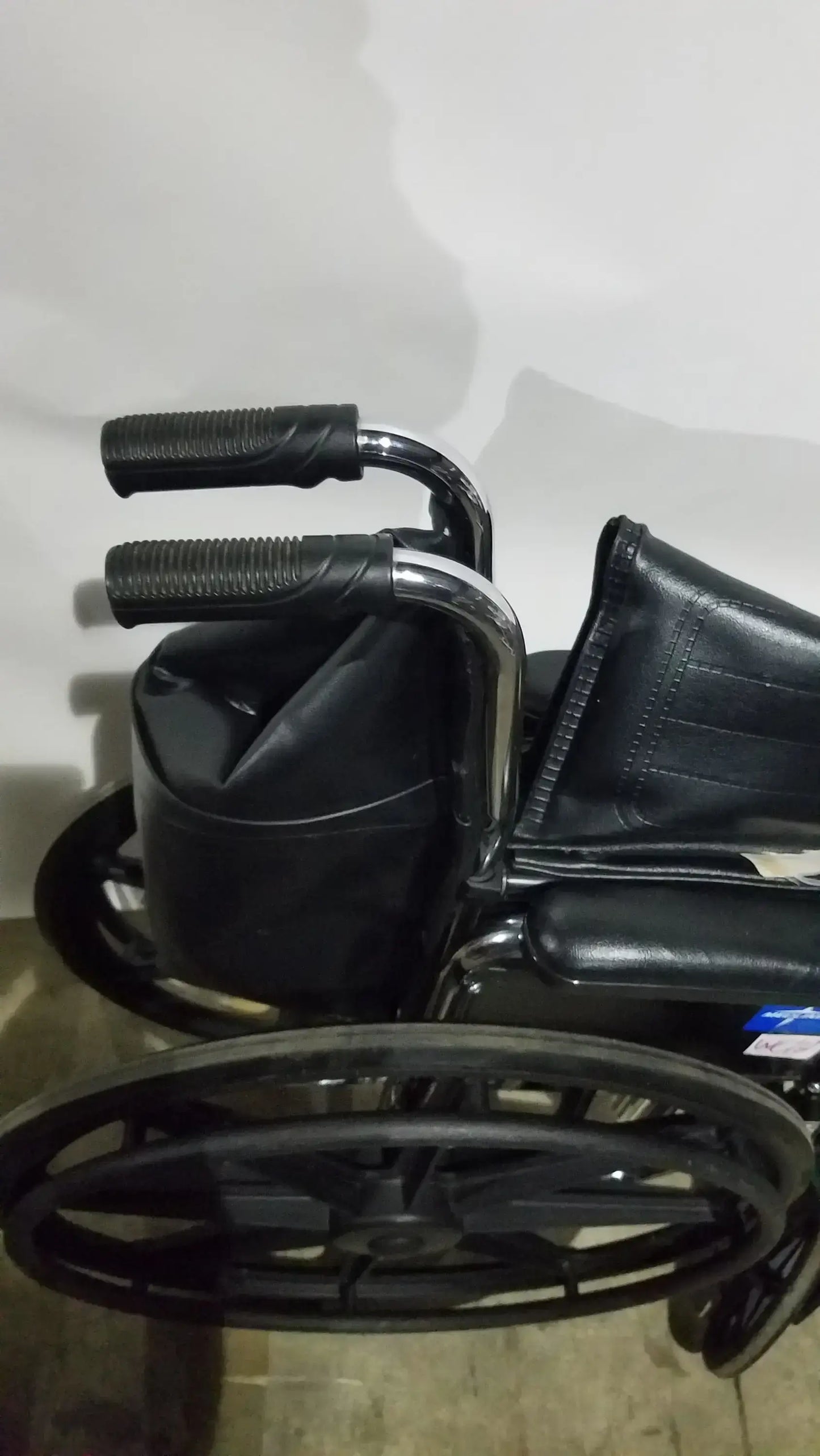Reuse Medical Equipment Medline Excel Series Manual Wheelchair with Durable Steel Frame Wheelchairs, second-hand product photo 3