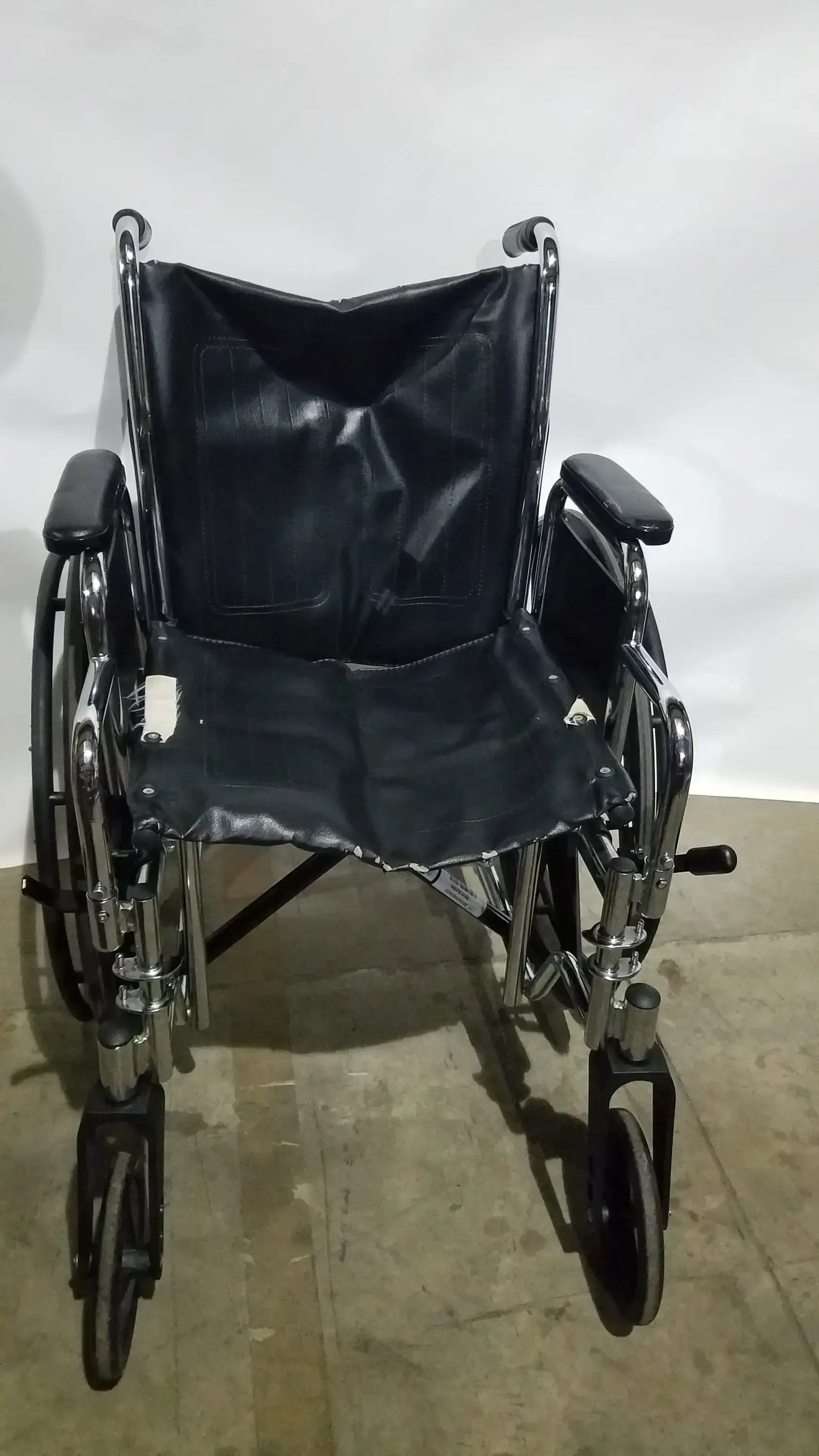 Reuse Medical Equipment Medline Excel Series Manual Wheelchair with Durable Steel Frame Wheelchairs, second-hand product photo 7