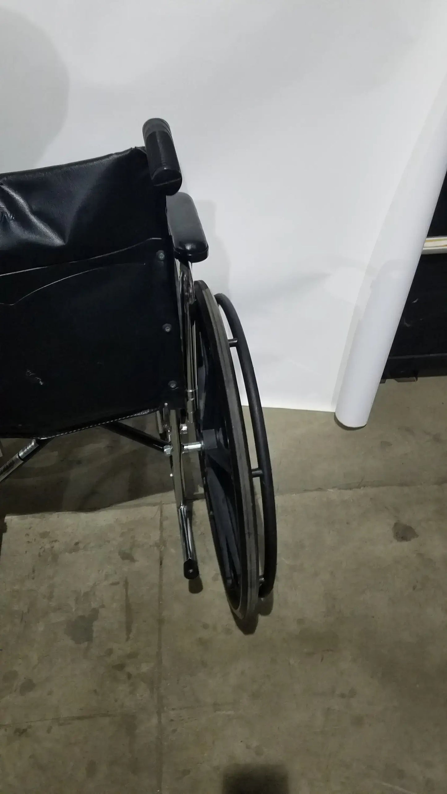 Reuse Medical Equipment Medline Excel Series Manual Wheelchair with Durable Steel Frame Wheelchairs, second-hand product photo 23
