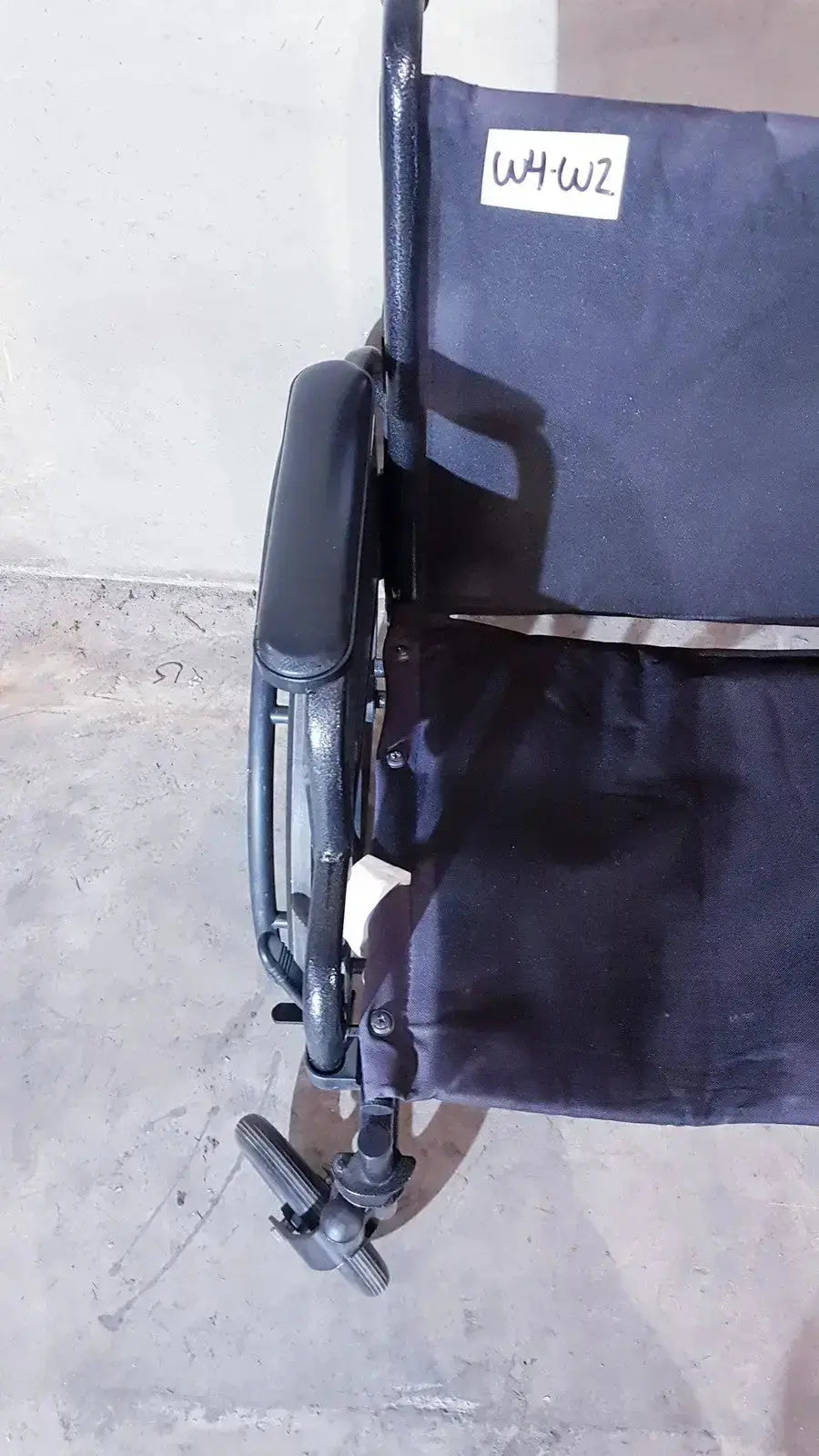 Medline Guardian K1 Lightweight Wheelchair Compact Seat Ready to Use Wheelchair, second-hand product photo 3