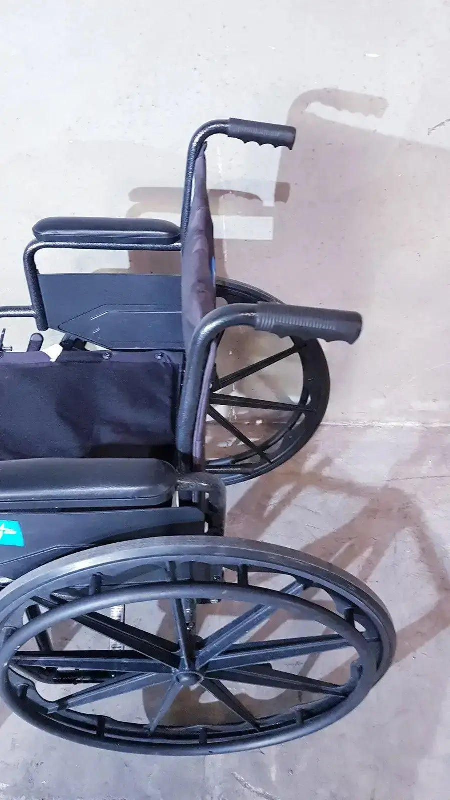 Medline Guardian K1 Lightweight Wheelchair Compact Seat Ready to Use Wheelchair, second-hand product photo 5