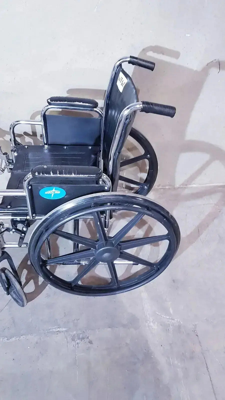 Medline K1206N22E Manual Wheelchair For Adult With Swing Back Manual Wheelchair, second-hand product photo 5