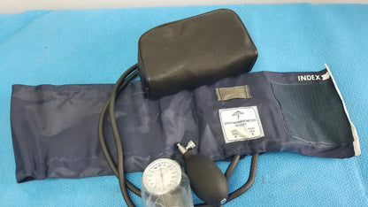 Medline Manual Adult Aneroid Sphygmomanometer Blood Pressure Cuff Arm Kit Aneroid Sphygmomanometer, second-hand product photo 1