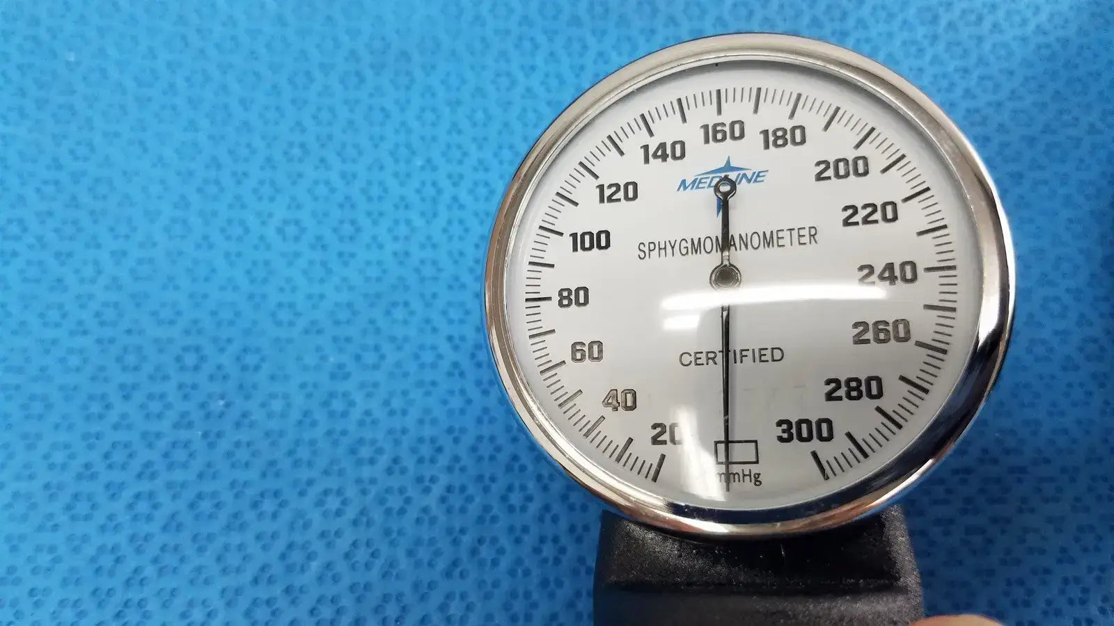 Medline Manual Adult Aneroid Sphygmomanometer Blood Pressure Cuff Arm Kit Aneroid Sphygmomanometer, second-hand product photo 11