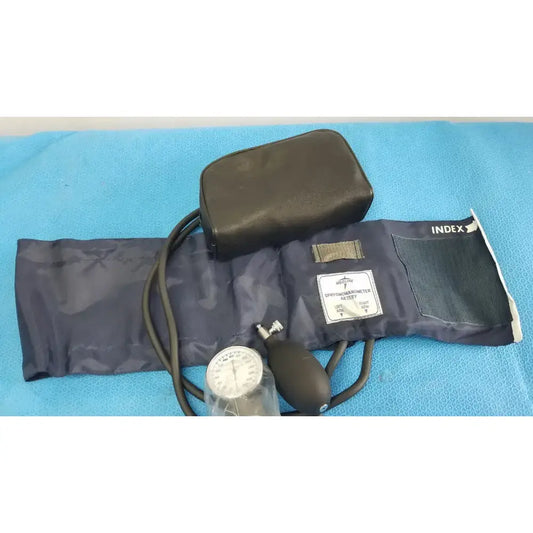 Medline Manual Adult Aneroid Sphygmomanometer Blood Pressure Cuff Arm Kit Aneroid Sphygmomanometer, second-hand product photo 1