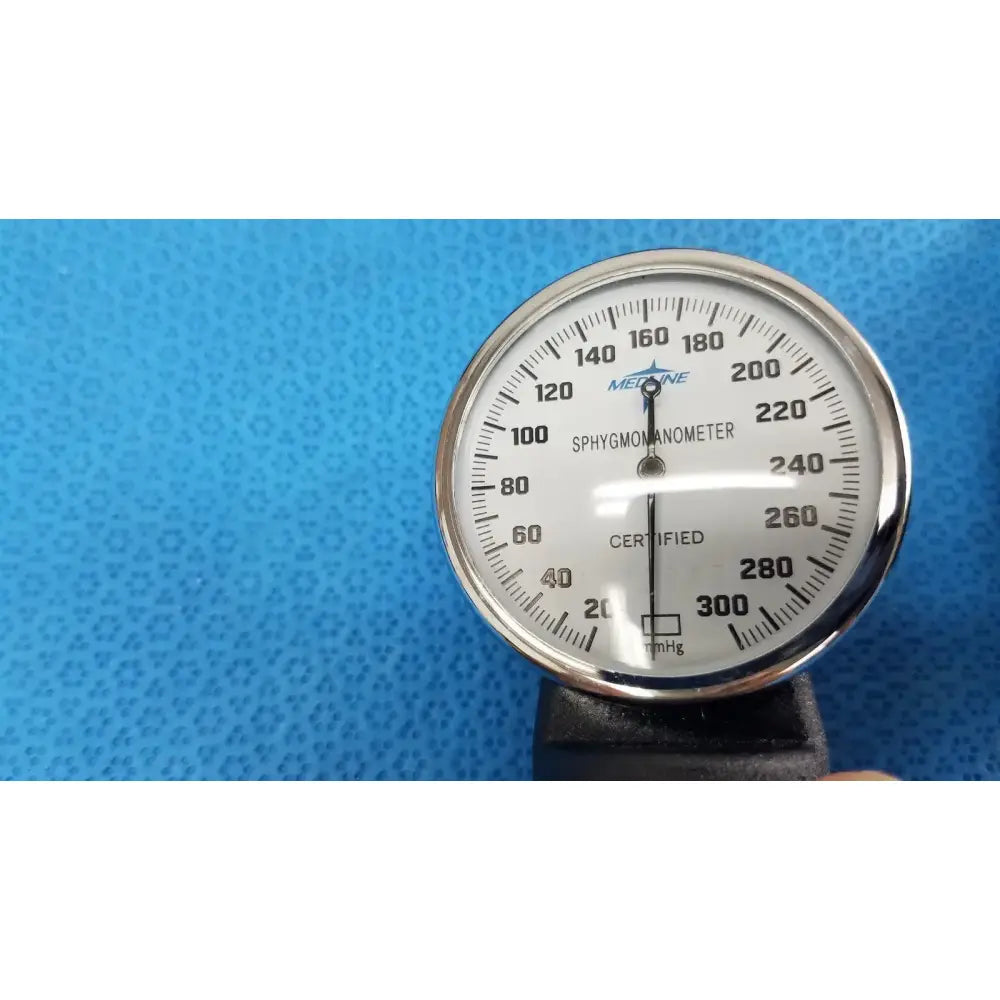 Medline Manual Adult Aneroid Sphygmomanometer Blood Pressure Cuff Arm Kit Aneroid Sphygmomanometer, second-hand product photo 11