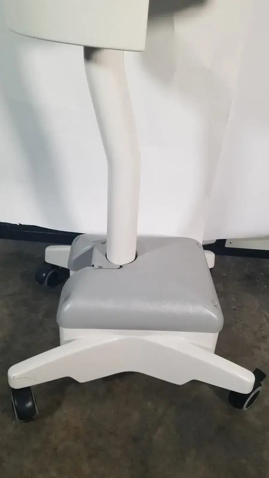 Medrad Veris MR Monitor System 8600 MR Monitor System, as-is (for parts) product photo 10