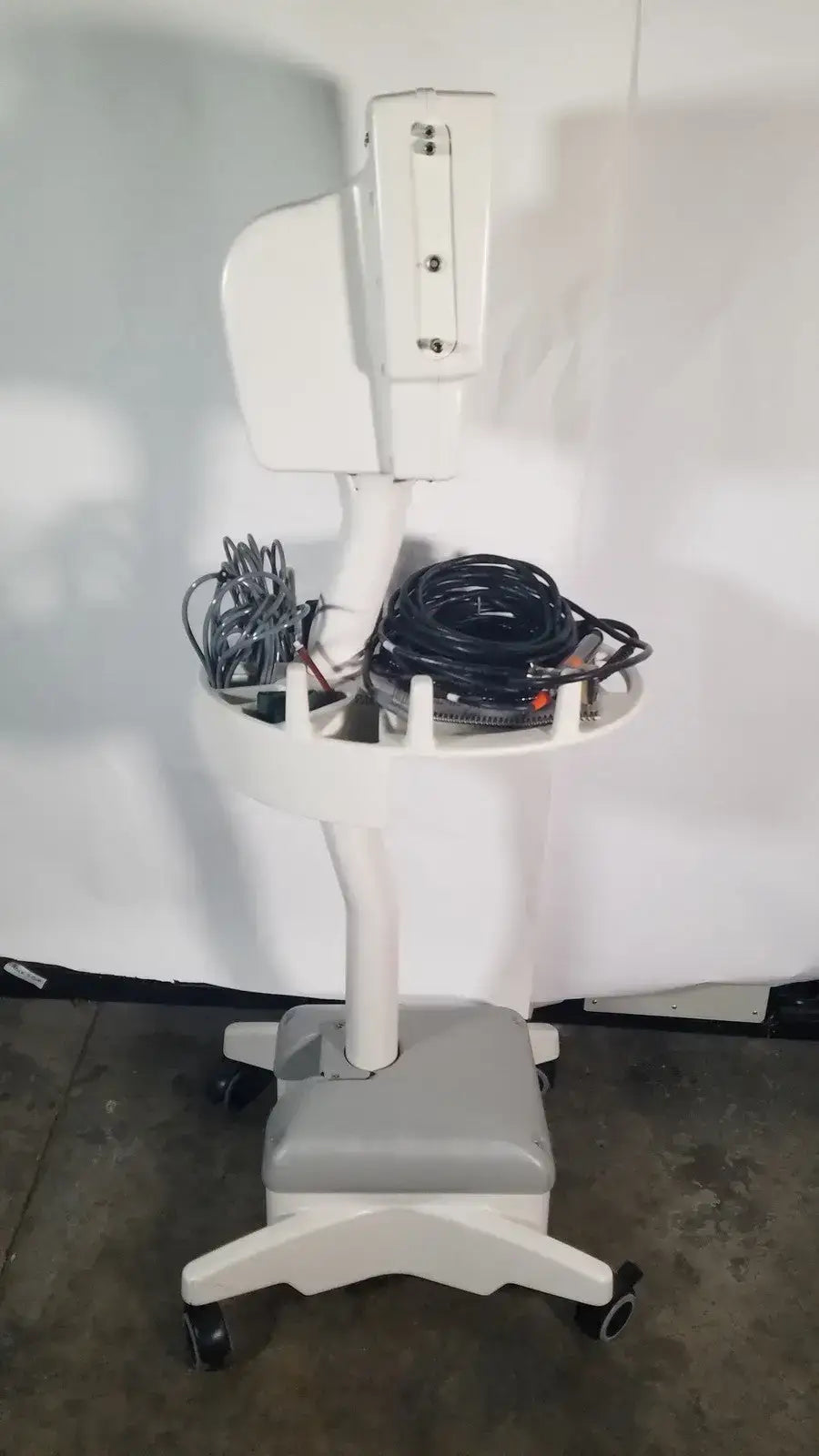 Medrad Veris MR Monitor System 8600 MR Monitor System, as-is (for parts) product photo 3