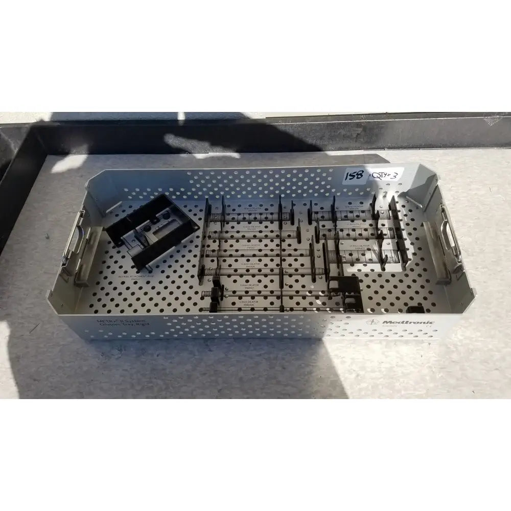 Reuse Medical Medtronic 9568529 METRx II System Dilators Tray, Rigid Sterilization Trays & Cases, second-hand product photo 1