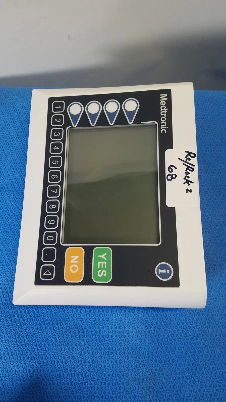 White rectangular medtronic commander flex cd320-gv patient monitor with black control panel and digital display screen