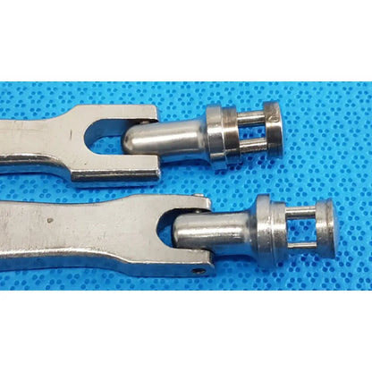 Silver metallic medtronic octobase retractor handle connectors with polished finish and machined precision lot of 2