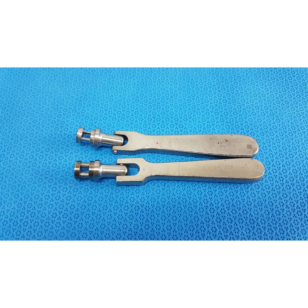 Two polished silver metallic medtronic octobase retractor handles with ergonomic flat design surgical positioning component lot of 2
