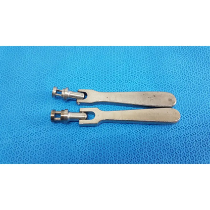 Two polished silver metallic medtronic octobase retractor handles with ergonomic flat design surgical positioning component lot of 2