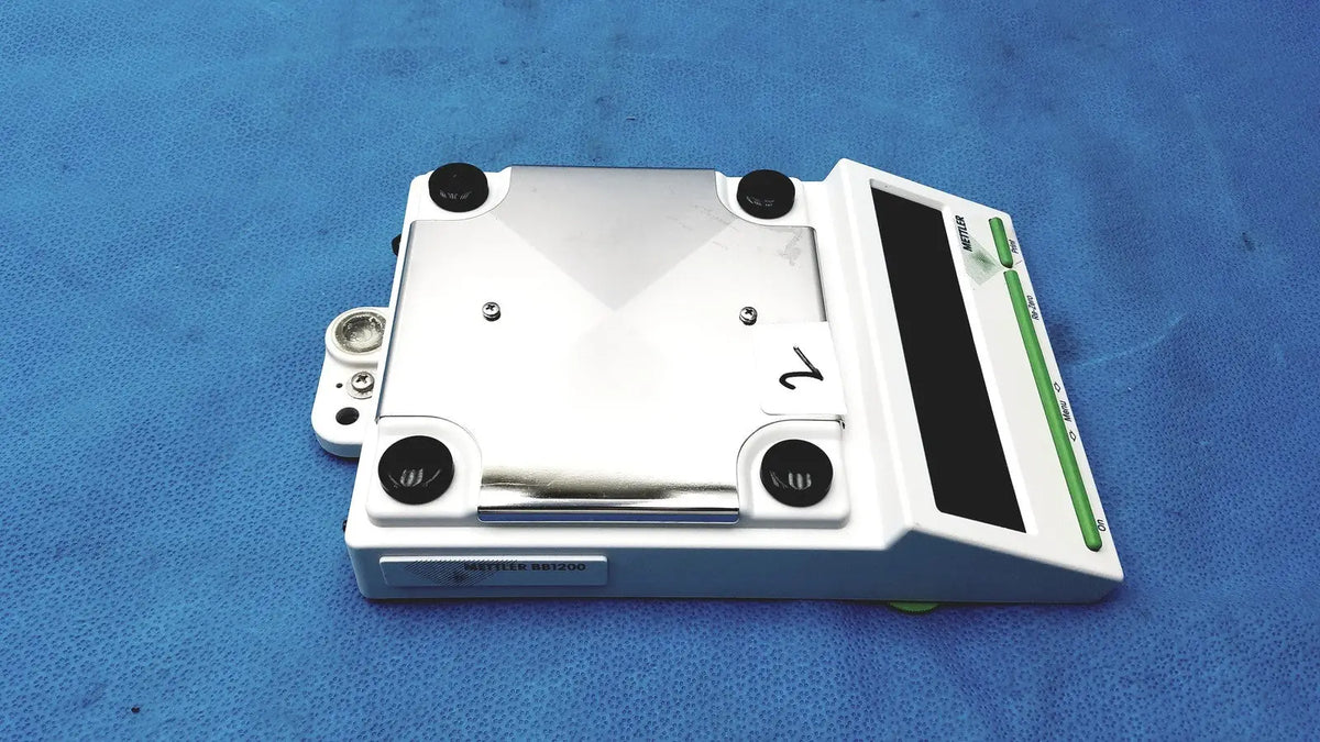 Mettler bb1200 digital scale white and silver with green accents on side panel for precise weighing tasks