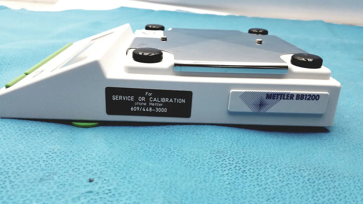 White mettler bb1200 digital scale with black calibration knobs and silver metallic weighing platform for precise lab use