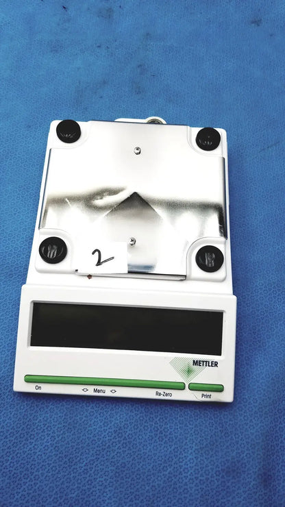 White mettler bb1200 digital scale with silver weighing platform and black circular feet for precise measurements