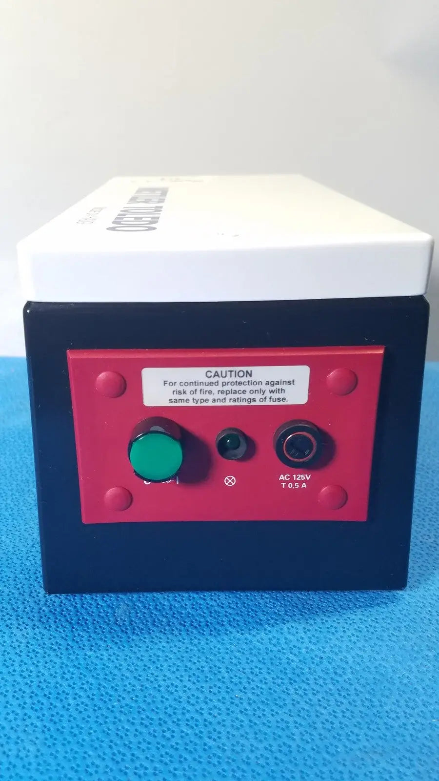 Black and red mettler toledo haug en 8 slc power supply circuit breaker box with green push-button and ac 125v 10.5a label