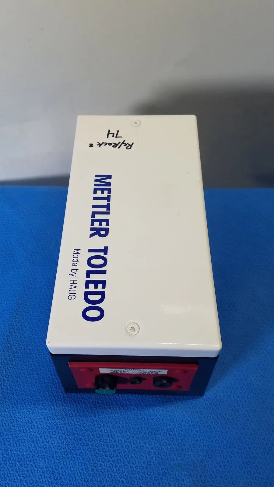 White and red mettler toledo haug en 8 slc power supply battery box with blue text labeling