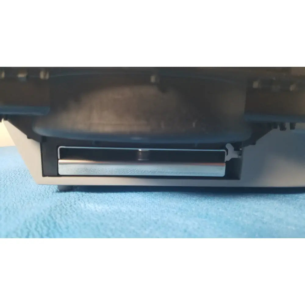 Silver metallic card slot on beige mettler toledo hr83-p halogen moisture analyzer for precise moisture testing