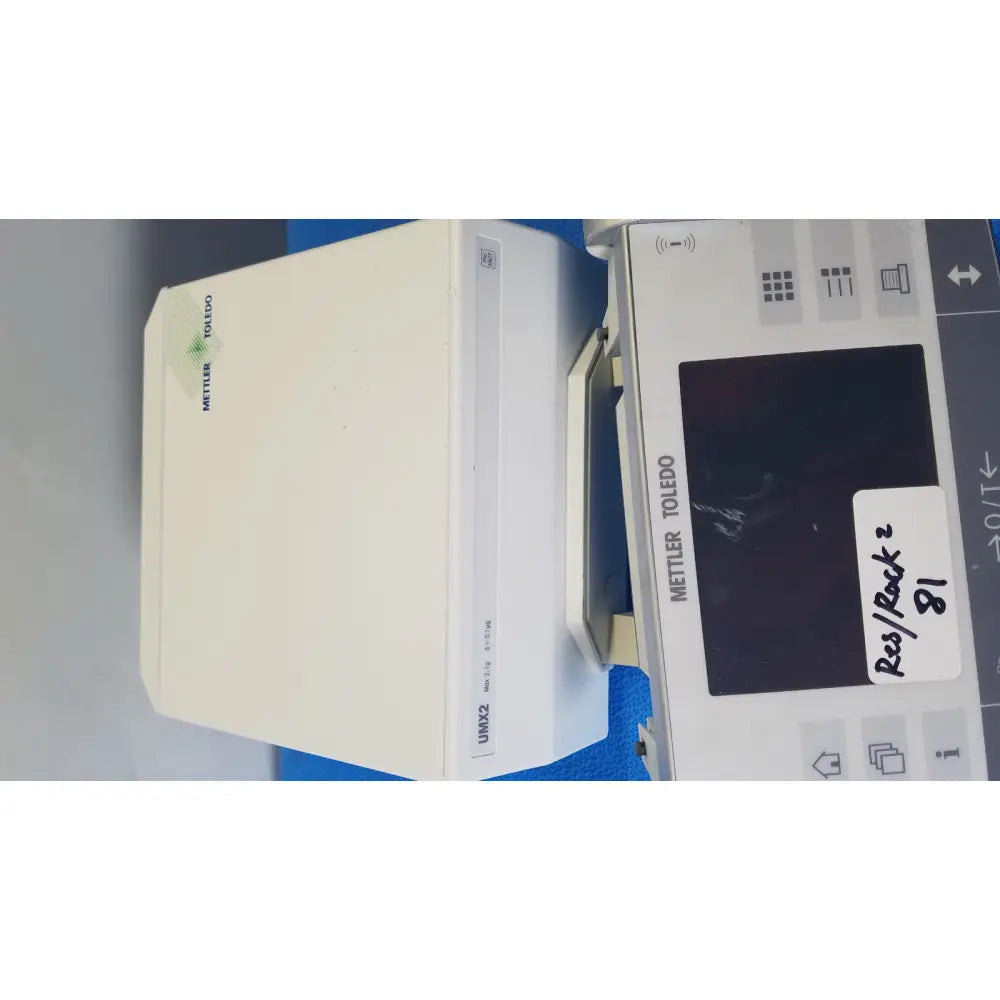 White mettler toledo umx2 medical infusion pump with digital display and control buttons for precise dosing