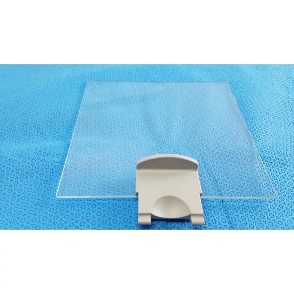 Clear glass sheet held by beige plastic clamp in mettler toledo xp205 conducting glass draft shield