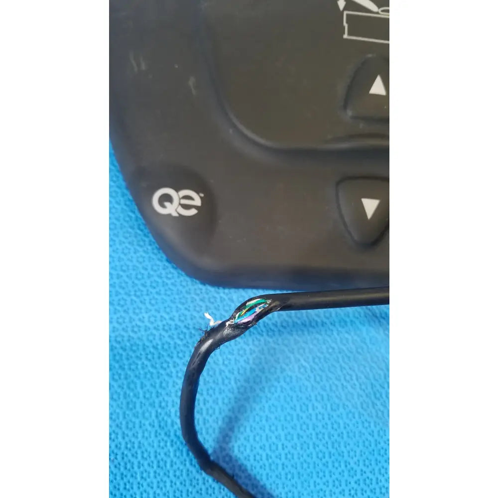Midmark QE IPX1 Wired Foot Controller Foot Pedal Wired Foot Controller / Foot Pedal, as-is (for parts) product photo 4