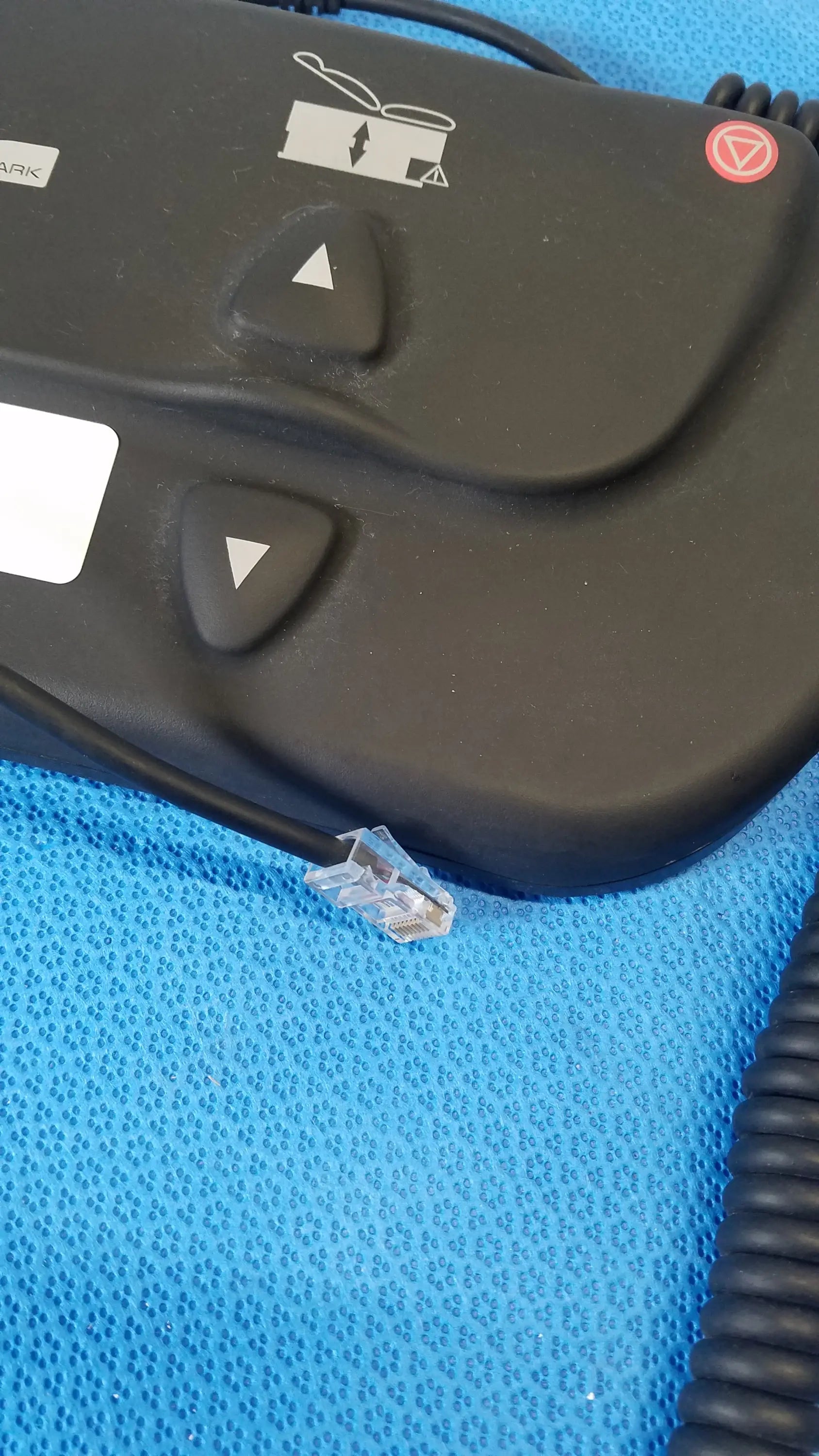 Midmark QE IPX1 Wired Foot Controller Foot Pedal Wired Foot Controller / Foot Pedal, as-is (for parts) product photo 5