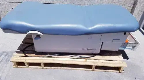 Midmark Ritter 222-016 Barrier Free Power Examination Chair With Foot Switch Power Examination Chair, second-hand product photo 1