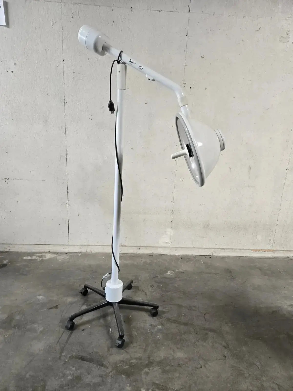 Midmark Ritter 355-022 Minor Surgery Procedure With Rolling Stand Procedure Light, second-hand product photo 3